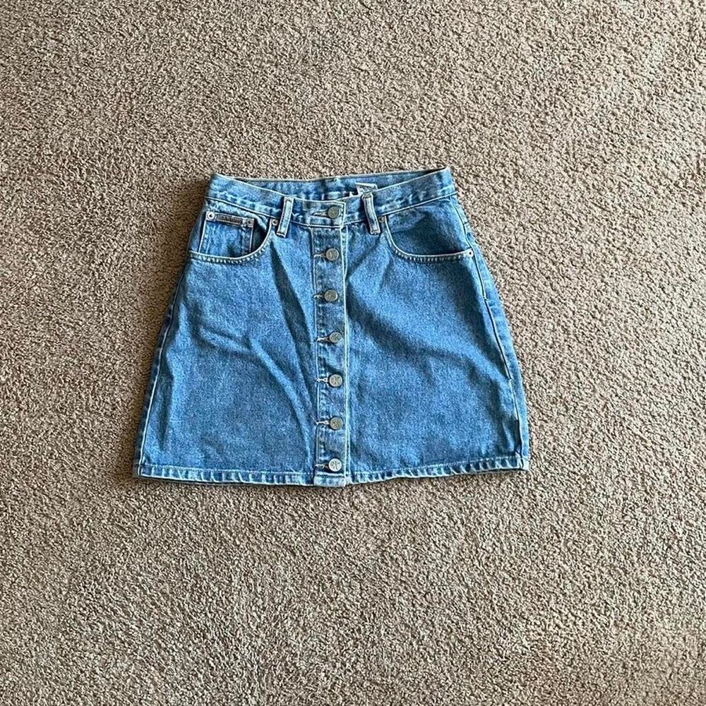 vintage calvin klein denim mini skirt! labeled a size 3 but fits like a S/M